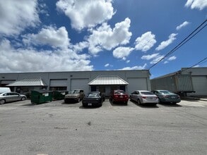 2696 NW 31st Ave, Lauderdale Lakes, FL for lease Building Photo- Image 1 of 2