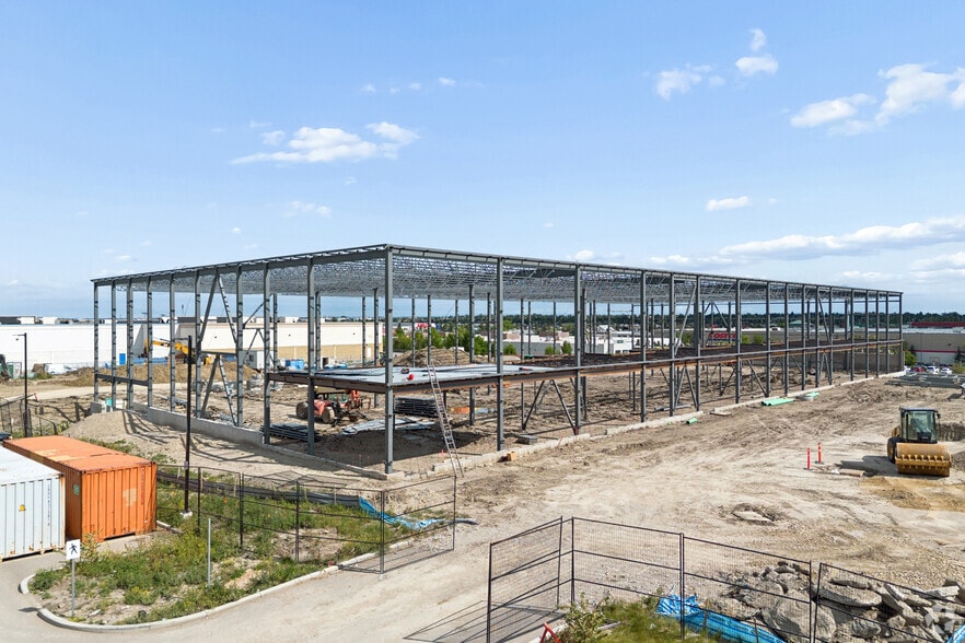 3100 27 St NE, Calgary, AB for lease - Building Photo - Image 1 of 4