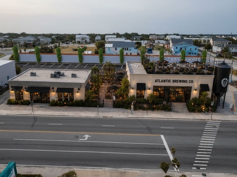 2000 S Atlantic Ave, Daytona Beach, FL for sale - Building Photo - Image 2 of 8