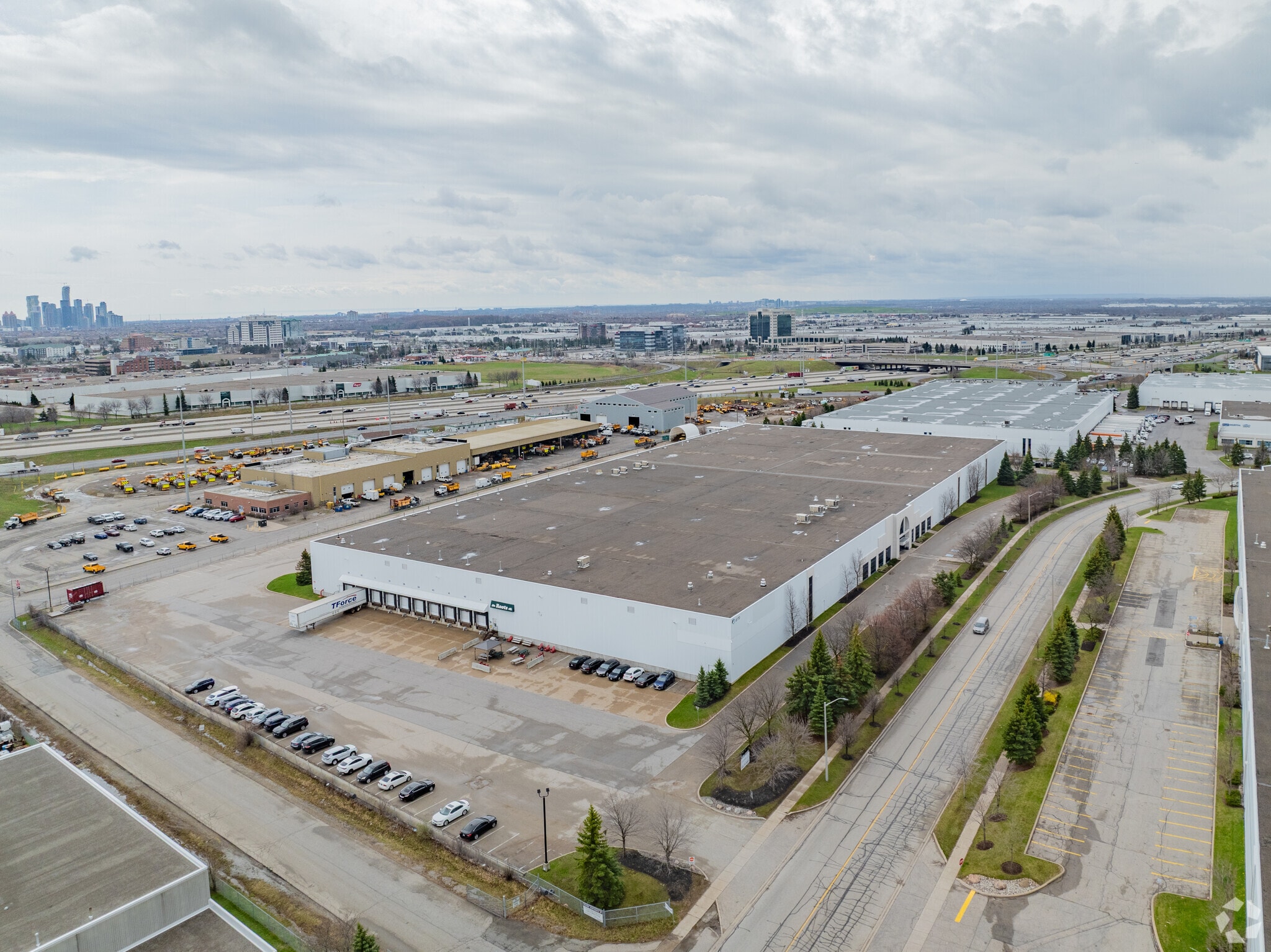 6170 Edwards Blvd, Mississauga, ON for lease Primary Photo- Image 1 of 14