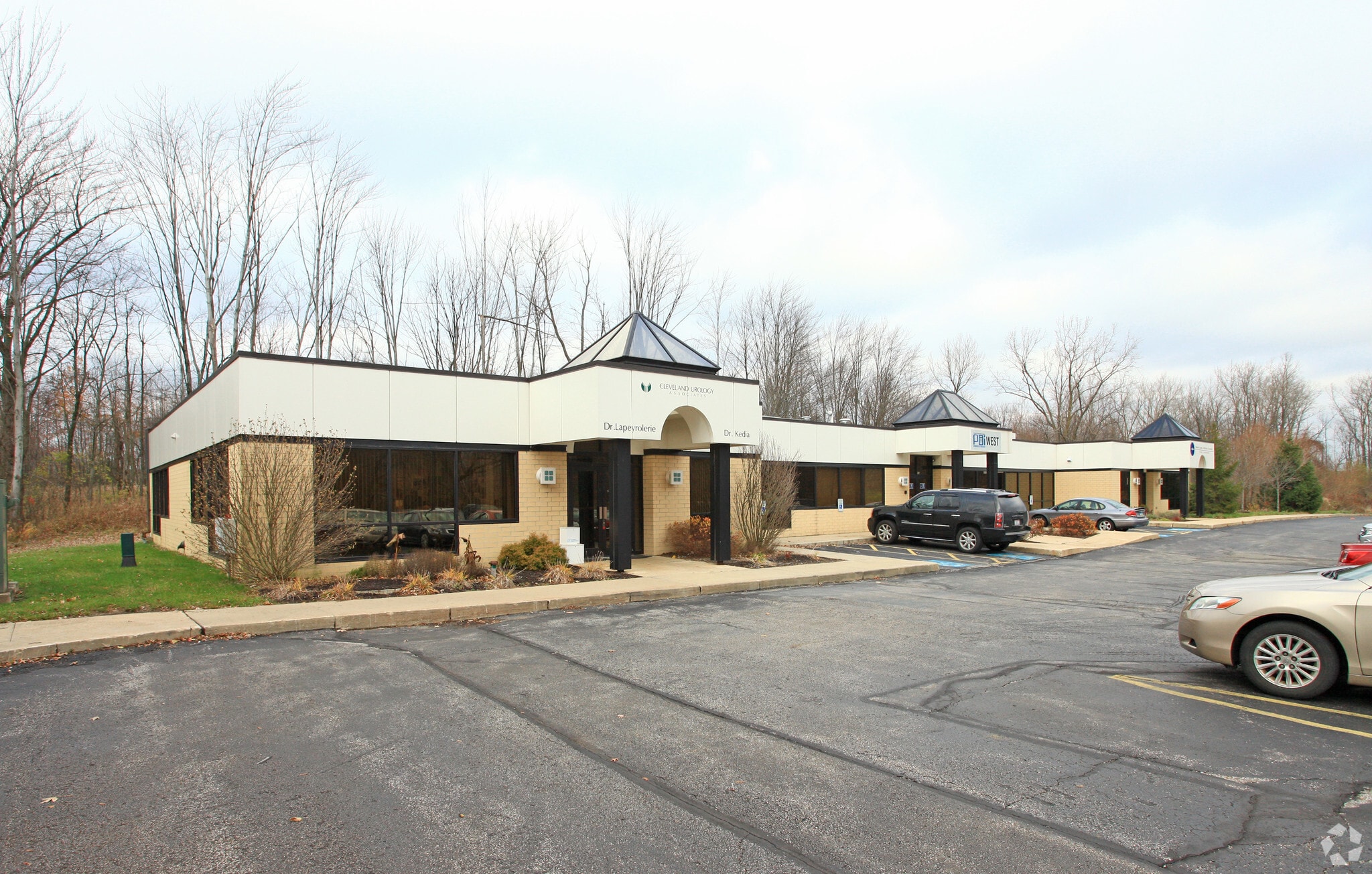 19250 E Bagley Rd, Cleveland, OH for lease Primary Photo- Image 1 of 4
