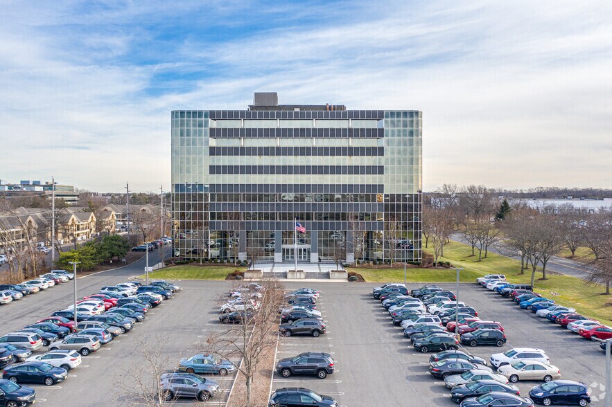 270 Davidson Ave, Somerset, NJ à louer - Photo du bâtiment - Image 3 de 6