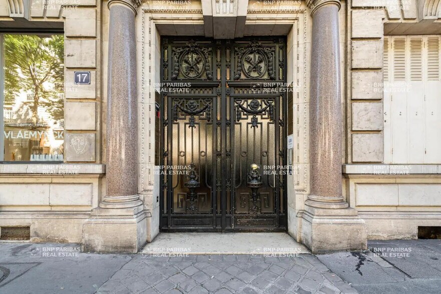 17 Boulevard Raspail, Paris à louer - Photo du bâtiment - Image 1 de 9