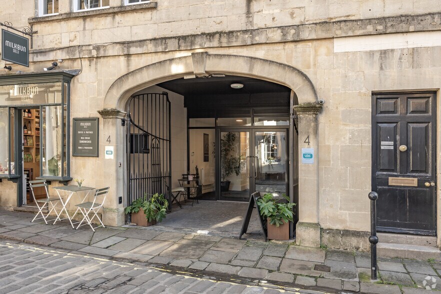 4 Queen St, Bath à louer - Photo du bâtiment - Image 2 de 54