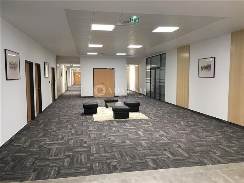 Office in Jossigny for lease - Interior Photo - Image 2 of 5