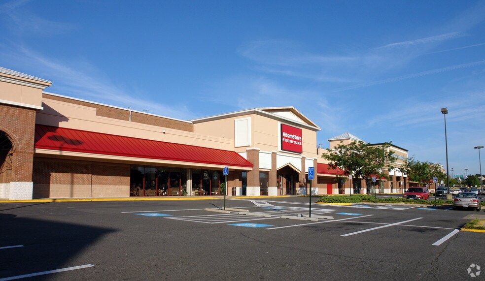 6201-6360 Seven Corners Ctr, Falls Church, VA for lease - Building Photo - Image 3 of 13