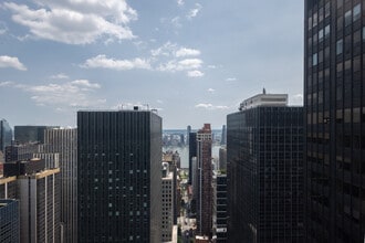 622 Third Ave, New York, NY for lease Building Photo- Image 2 of 3