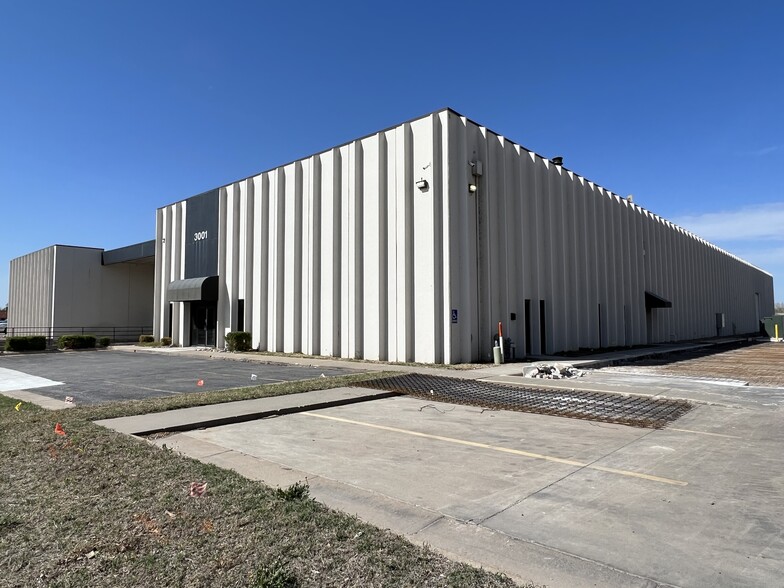 3001 S Madison, Wichita, KS for lease - Building Photo - Image 1 of 6