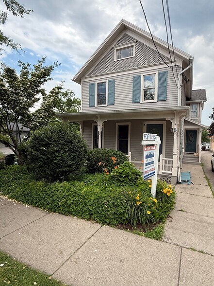 8 N Main St, Pittsford, NY à louer - Photo du bâtiment - Image 1 de 19