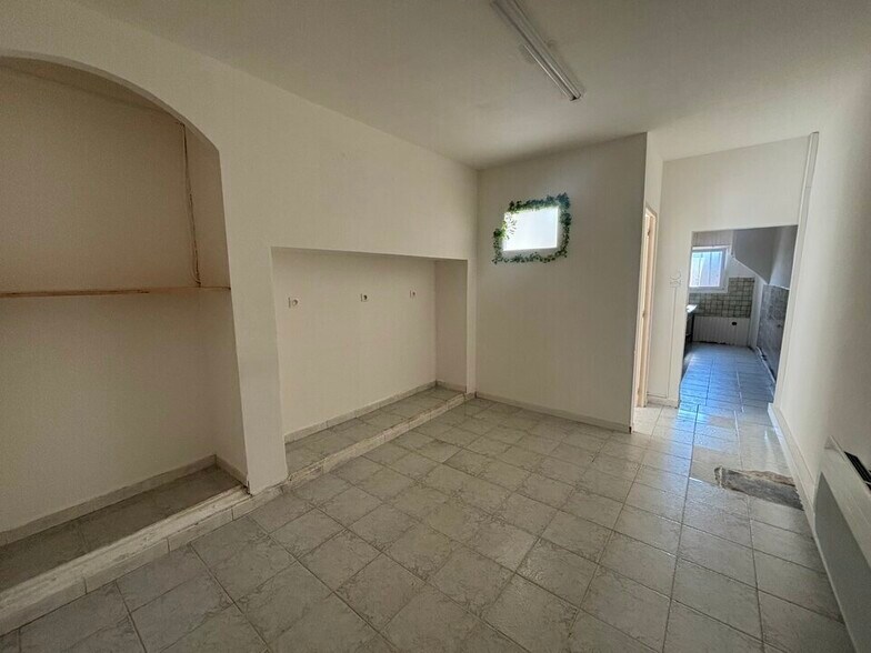 Retail in Bollene for lease - Interior Photo - Image 3 of 4
