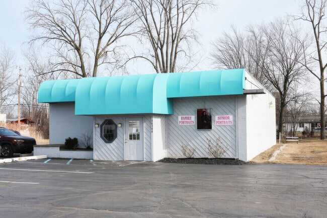 More details for 36366 Groesbeck Hwy, Clinton Township, MI - Retail for Sale