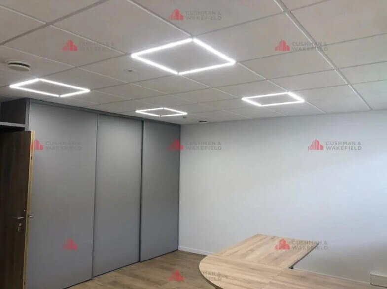 Office in Besançon for lease - Interior Photo - Image 2 of 4