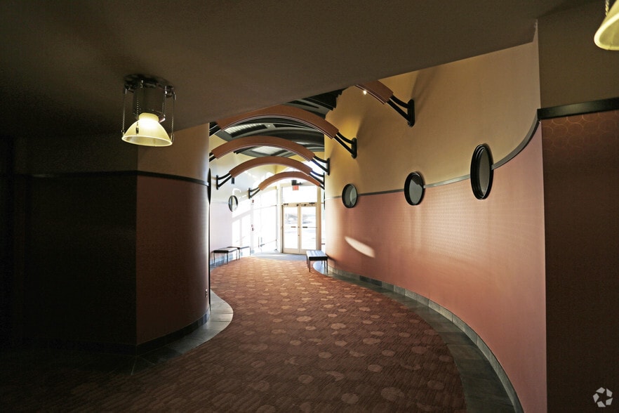 811 Camp Horne Rd, Pittsburgh, PA for sale - Lobby - Image 3 of 14