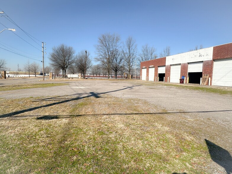 200 S 7th St, Fort Smith, AR à louer - Photo du bâtiment - Image 2 de 8