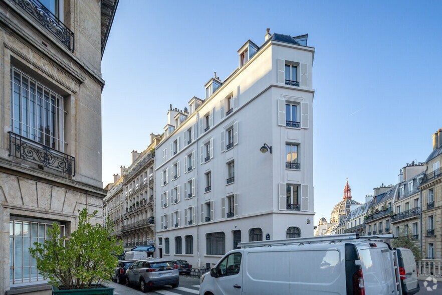 47 Rue Du Rocher, Paris à louer - Photo du bâtiment - Image 2 de 6