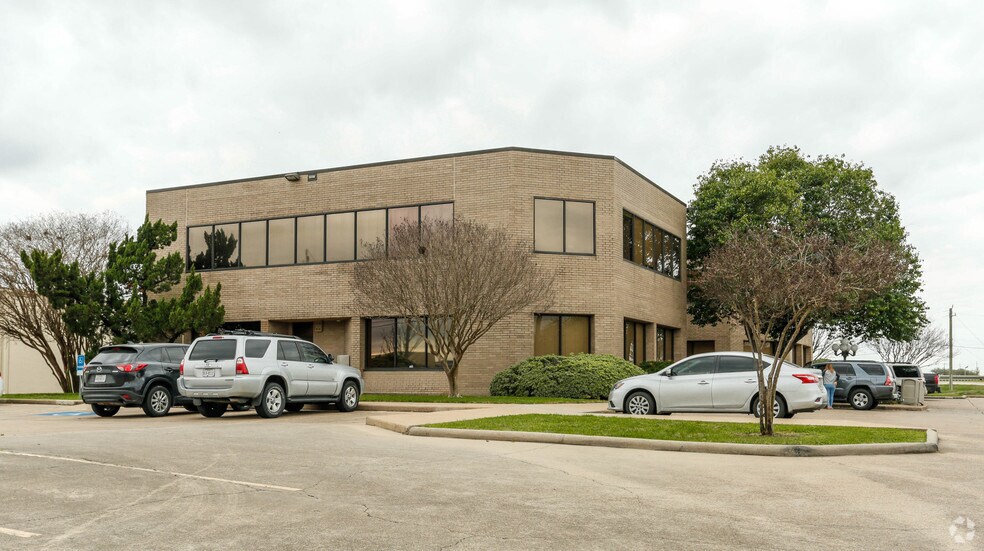 6701 Pinemont Dr, Houston, TX à louer - Photo du bâtiment - Image 1 de 30