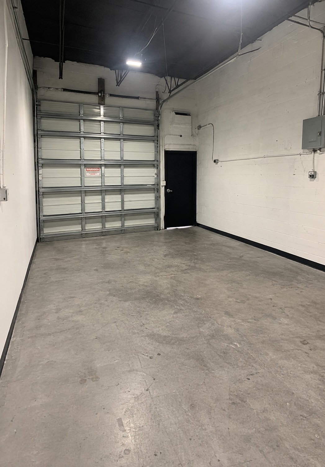 548 NE 42nd St, Oakland Park, FL for lease Interior Photo- Image 1 of 2