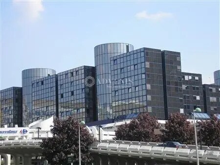 Bureau dans Noisy-le-Grand à louer - Photo du bâtiment - Image 1 de 6