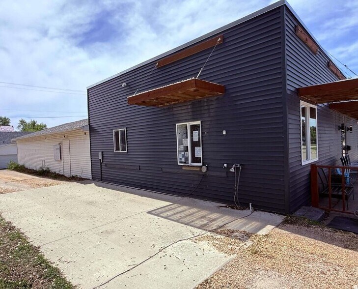 719 11th St, DeWitt, IA à vendre - Photo du bâtiment - Image 2 de 2