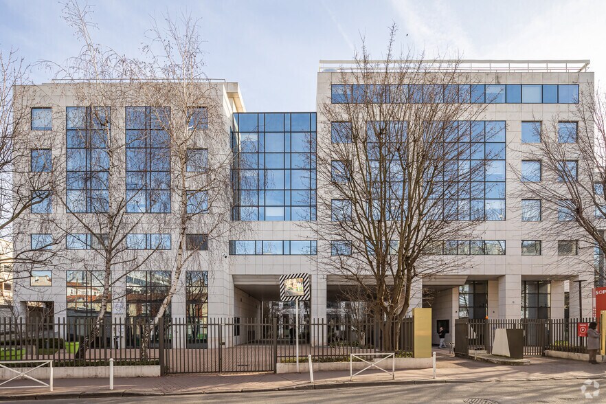 11-19 Rue De La Vanne, Montrouge à louer - Photo du bâtiment - Image 2 de 4