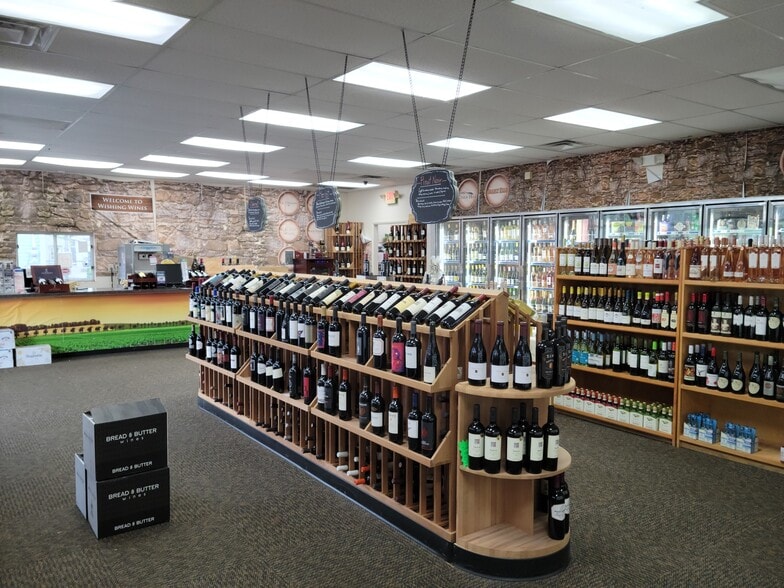 8161 Camargo Rd, Cincinnati, OH for lease - Building Photo - Image 3 of 4