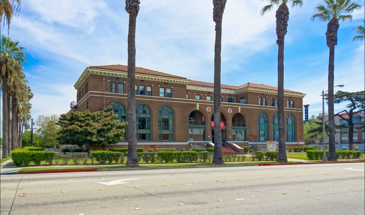350 N Garey Ave, Pomona, CA for lease Primary Photo- Image 1 of 44