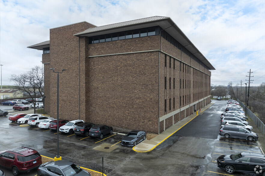 4415 W Harrison St, Hillside, IL for lease - Building Photo - Image 3 of 8