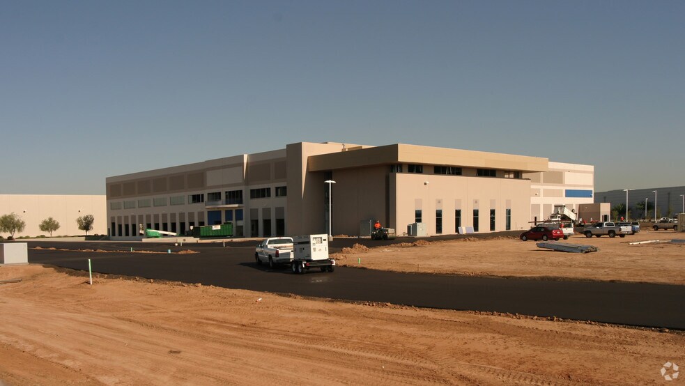 4135 E Cotton Center Blvd, Phoenix, AZ à louer - Photo du bâtiment - Image 2 de 4