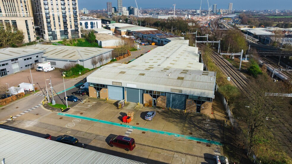 Victoria Rd, Londres à louer - Photo du bâtiment - Image 3 de 17