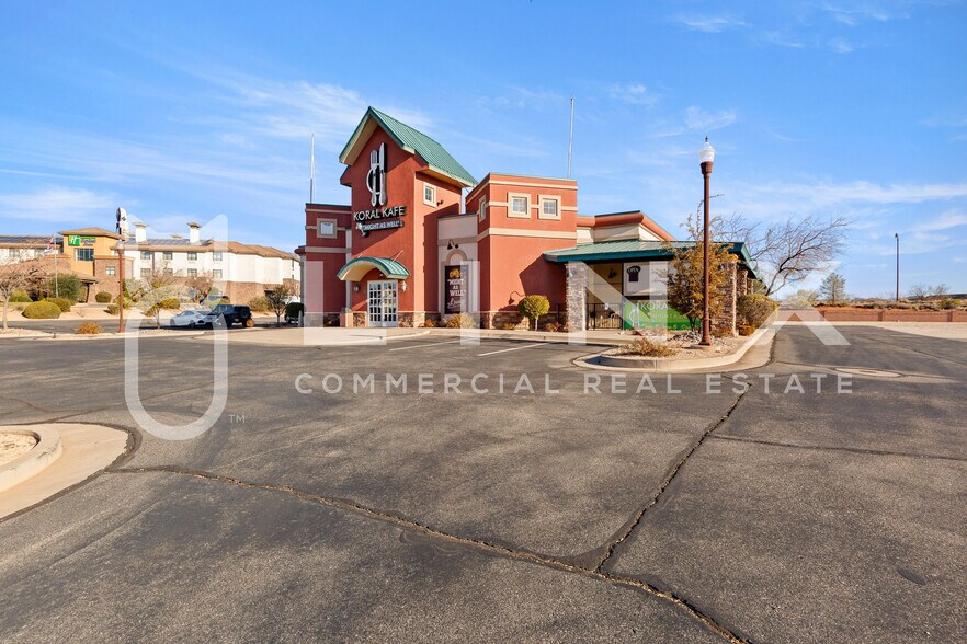 2400 N Town Center Dr, Washington, UT à vendre - Photo du bâtiment - Image 2 de 10