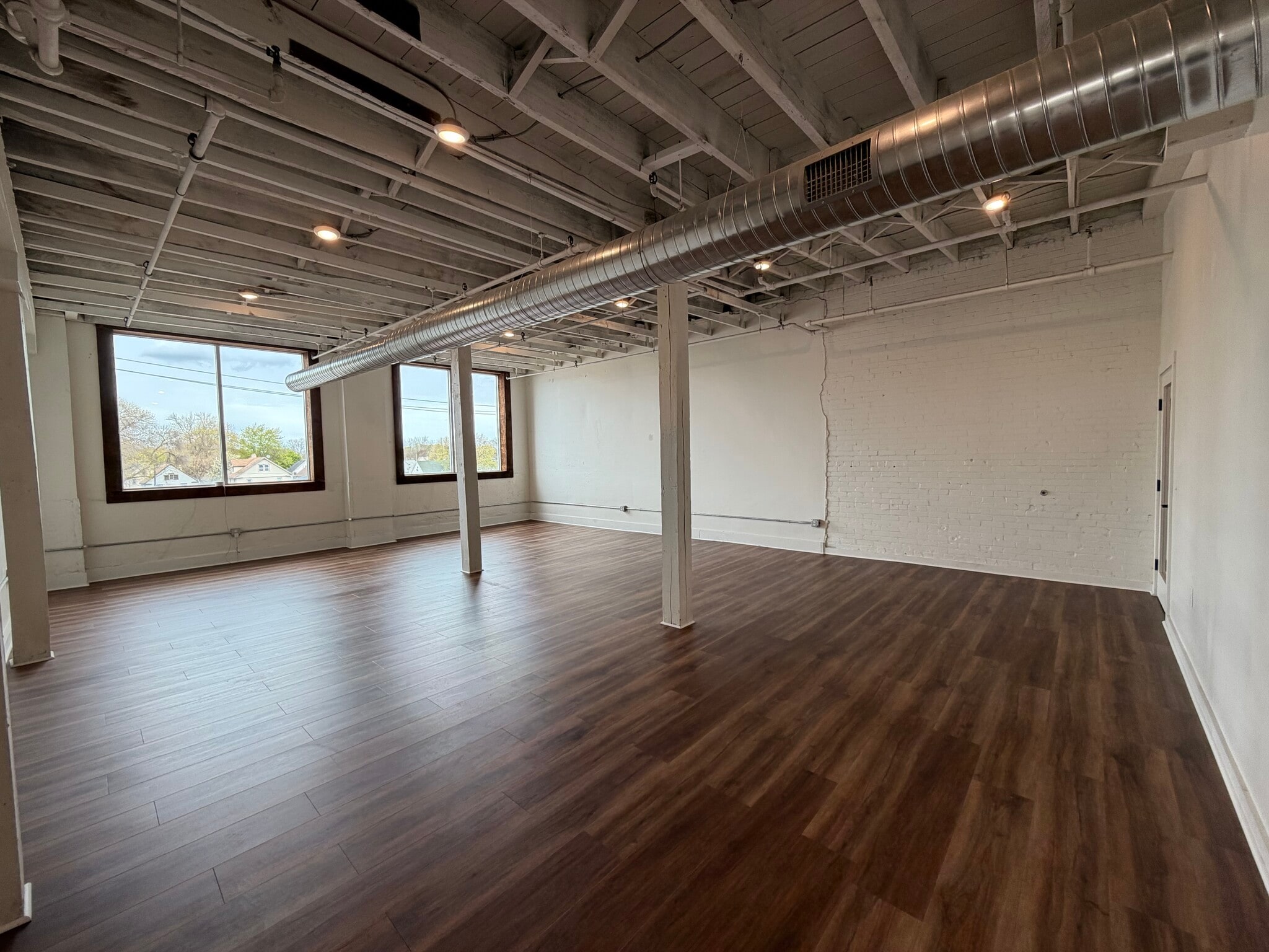 127-131 Railroad St, Rochester, NY for lease Interior Photo- Image 1 of 3