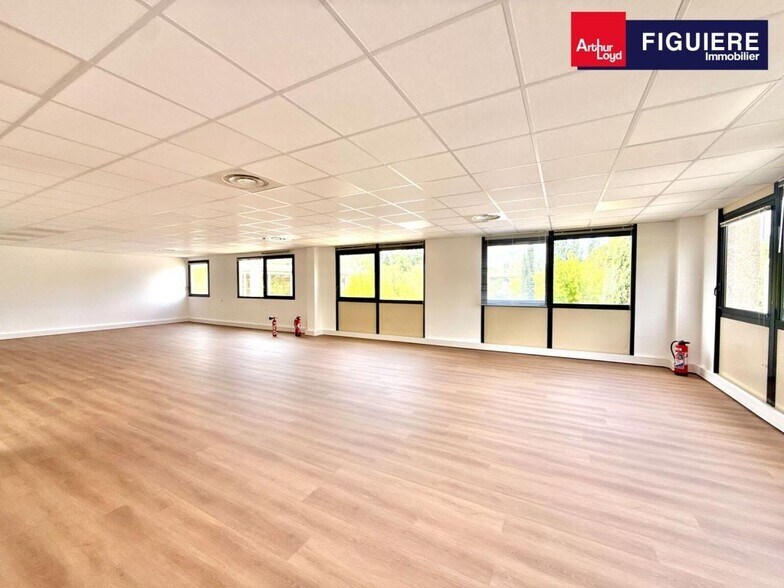 Office in Meyreuil for lease - Interior Photo - Image 2 of 17