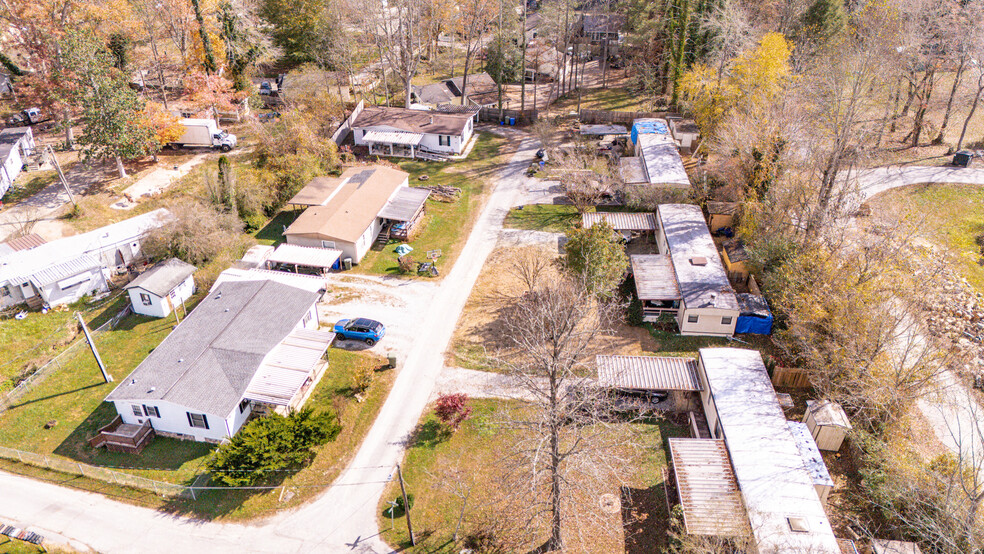 122 Kristilia Lane, Hendersonville, NC for sale - Primary Photo - Image 3 of 10