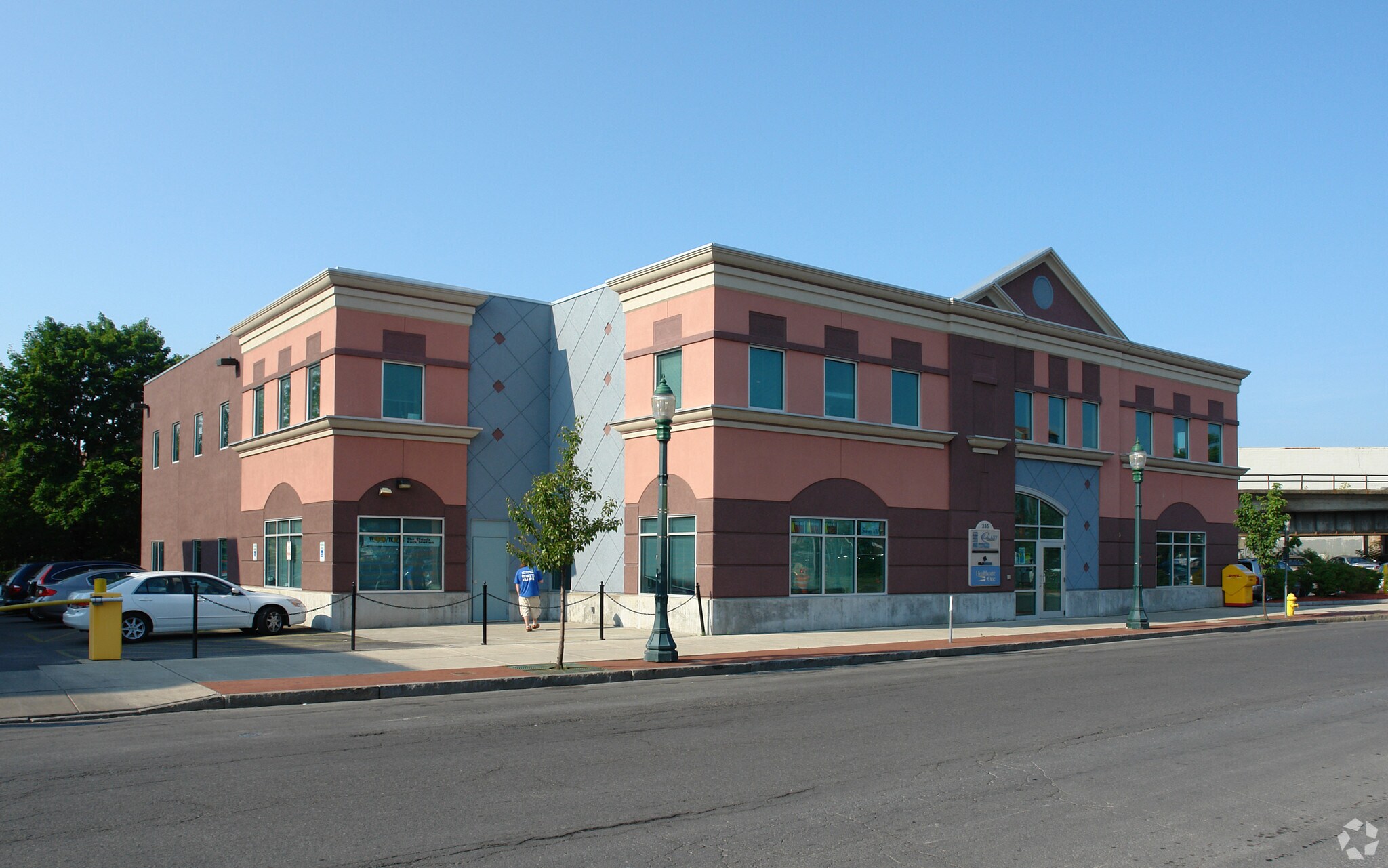 Walton Street Office portefeuille de 2 propriétés à vendre sur LoopNet.ca Photo principale- Image 1 de 16