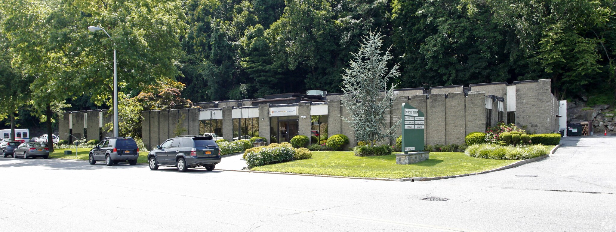 120 Kisco Ave, Mount Kisco, NY à louer Photo principale- Image 1 de 40