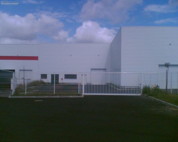 Flex in Morangis for lease - Building Photo - Image 1 of 4