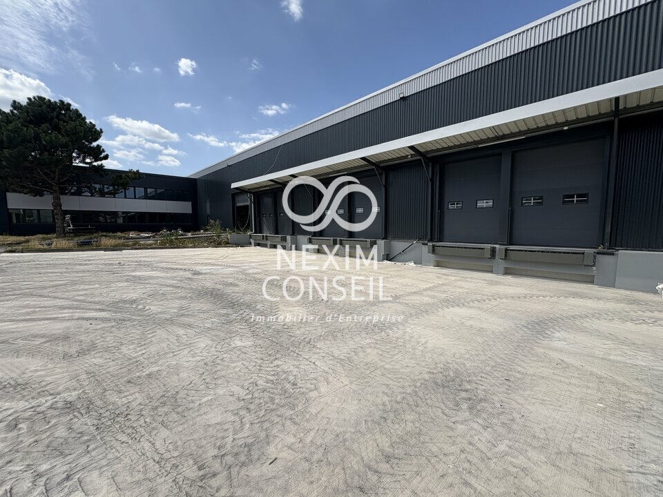Industrial in Goussainville for lease Building Photo- Image 1 of 9