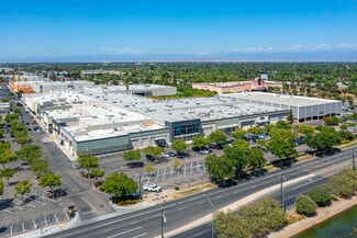 Plus de détails pour 3636 N Blackstone Ave, Fresno, CA - Commerce de détail à louer