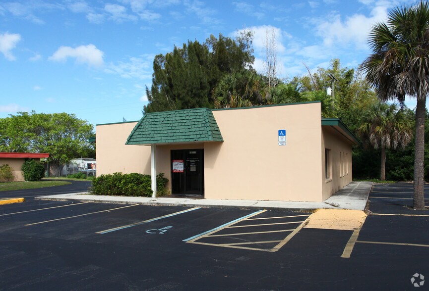 12711 Mcgregor Blvd, Fort Myers, FL à vendre - Photo du bâtiment - Image 3 de 9