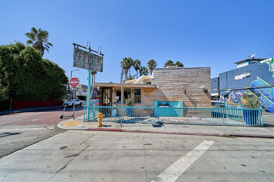 1711-1715 Pacific Ave, Venice, CA à louer - Photo du bâtiment - Image 3 de 6