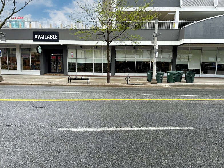 430 Ouellette Ave, Windsor, ON for lease - Building Photo - Image 2 of 4