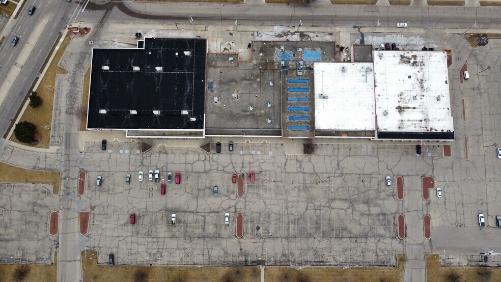 1319-1413 Creston Park Dr, Janesville, WI à vendre - Photo du bâtiment - Image 2 de 17