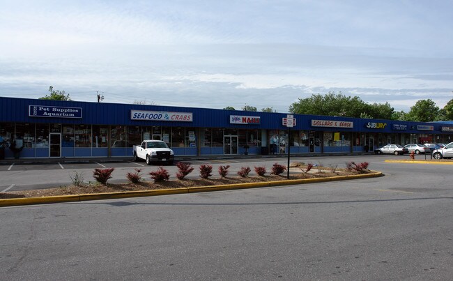 More details for 3601-3831 Bladensburg Rd, Colmar Manor, MD - Retail for Lease