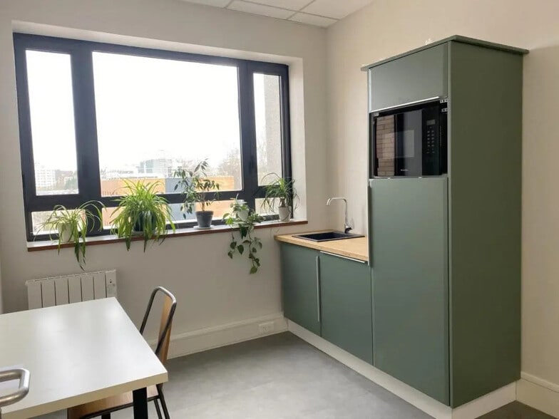 Office in Saint-Germain-en-Laye for lease - Interior Photo - Image 3 of 13