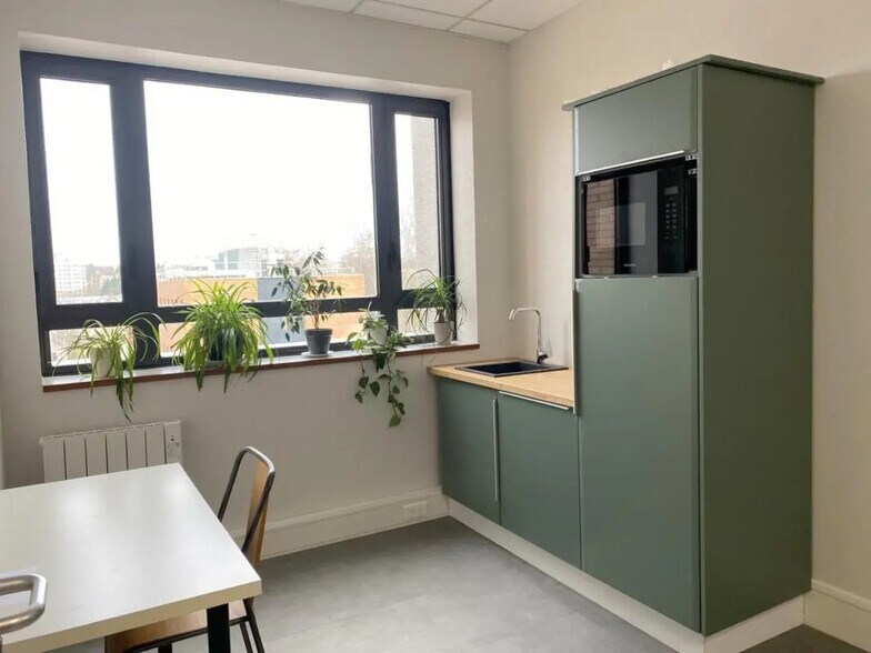 Bureau dans Saint-Germain-en-Laye à louer - Photo intérieure - Image 3 de 13