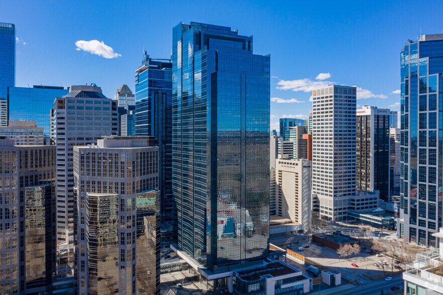 215 2nd St SW, Calgary, AB à louer - Photo du bâtiment - Image 3 de 8