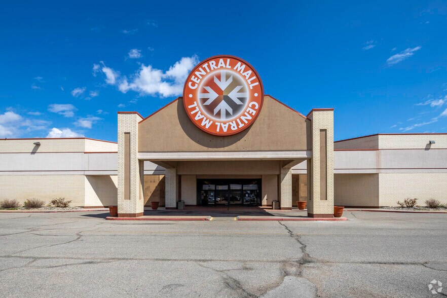 2259 S 9th St, Salina, KS à louer - Photo du bâtiment - Image 2 de 20