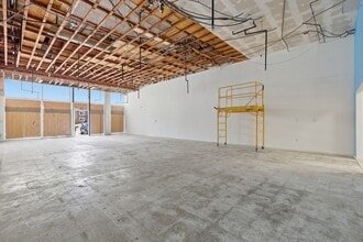 6949 La Tijera Blvd, Los Angeles, CA à louer Photo intérieure- Image 2 de 4