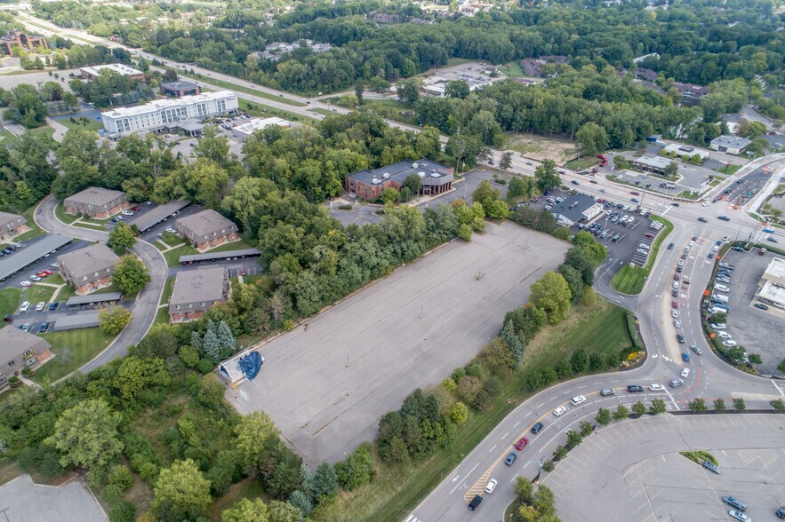 2333 East Beltline Ave SE, Grand Rapids, MI for lease - Building Photo - Image 2 of 5