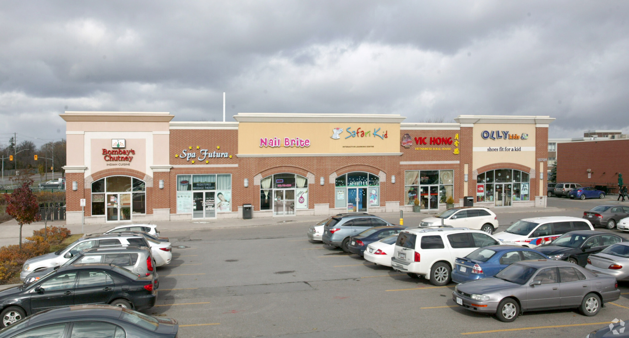 1070 Major MacKenzie Dr, Richmond Hill, ON for lease Primary Photo- Image 1 of 4